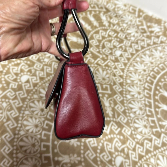 Bueno Deep Wine Satchel Bag - Picture 2 of 12